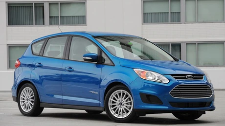 Ford recheamă în service 33.000 de maşini hibrid C-Max, pentru remedierea unor probleme la plafon
