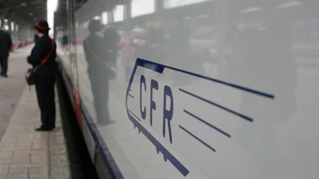 Pasagerii CFR Călători ar putea achiziţiona bilete direct din tren