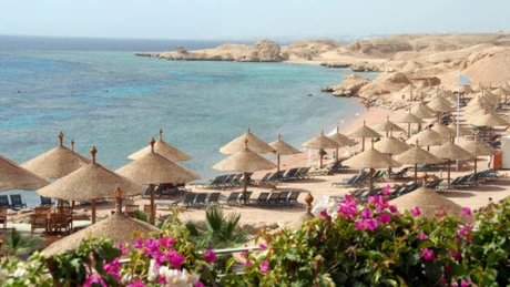 Turiştii britanici aflaţi la o staţiune din Egipt sunt rugaţi să nu părăsească hotelul
