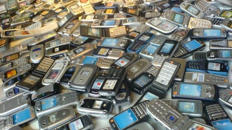 Aproape 22 de milioane de telefoane mobile nefolosite, depozitate în casele românilor - studiu