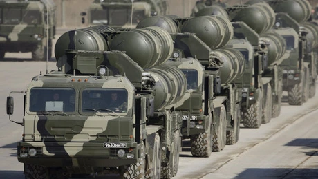 Putin a ridicat embargoul privind livrarea către Iran a sistemului de rachete S-300