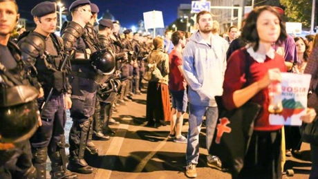 Bulevardul Regina Elisabeta din Capitală, blocat din nou de protestul faţă de Roşia Montană