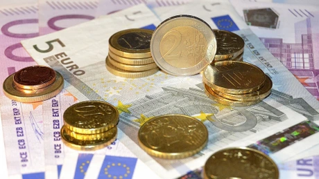 Cursul oscila aproape de 4,4850 lei/euro spre finalul sesiunii interbancare locale