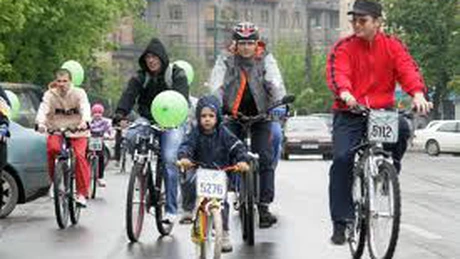 Aproximativ 5.000 de biciclişti, în marş în Capitală; circulaţia auto, restricţionată