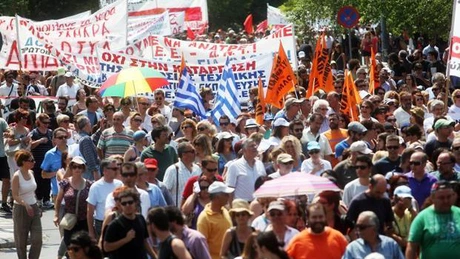 Grecia intră în grevă. Oamenii protestează împotriva restructurărilor din domeniul public