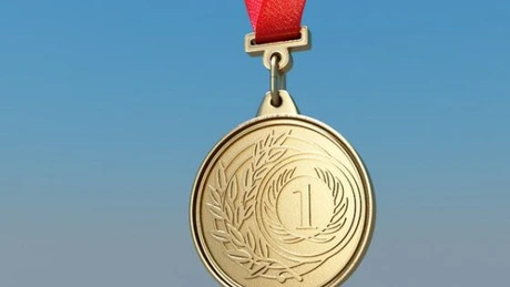 Premii de până la 12.500 de lei pentru elevii olimpici. Guvernul schimbă legea stimulentelor pentru performanţele copiilor