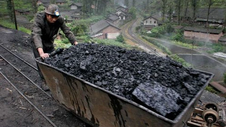 Germania: Militanţi ecologişti blochează o mină de cărbune