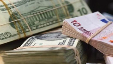 Un dolar slab ar salva economia americană, dar ar afecta zona euro