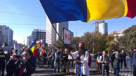 Mii de persoane participă în Capitală la un marş pentru unirea Basarabiei cu România
