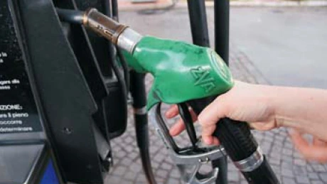 Guvernul se pregăteşte să mai pună o taxă pe carburanţi