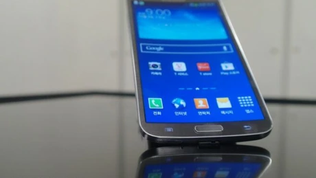 Samsung a lansat primul smarphone cu ecran curbat VIDEO