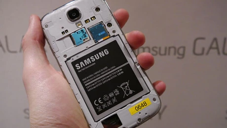 Samsung are probleme serioase cu bateria de la Galaxy S4