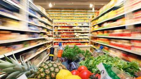 Hipermarketurile au scumpit mâncarea cu peste 50%. La supermarketuri majorarea este mai mică