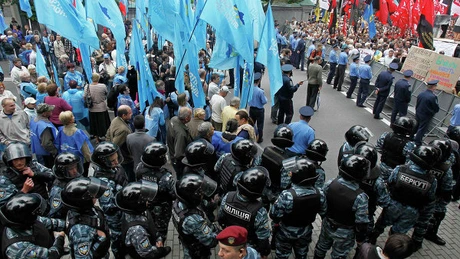 Aproximativ 20.000 de persoane au protestat la Kiev faţă de respingerea acordului de asociere cu UE