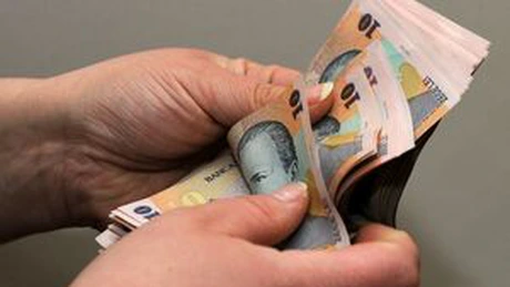 Pensia medie și salariul minim în România vor depăși pentru prima dată 200 de euro, în 2014