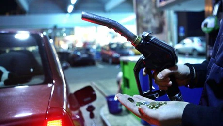 Accizele, cursul şi prețul ţiţeiului ar putea duce preţul benzinei la peste 6,5 lei/litru