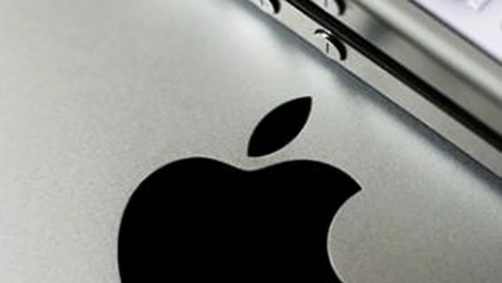 Apple pregăteşte iPhone-uri de dimensiuni mari, cu ecran curbat