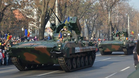 Parada de 1 Decembrie: 3.500 de militari români şi ai ţărilor aliate, autovehicule de luptă şi aeronave, la Arcul de Triumf