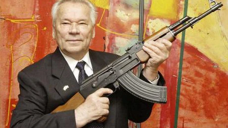 A murit Mihail Kalaşnikov, inventatorul pistolului-mitralieră AK-47