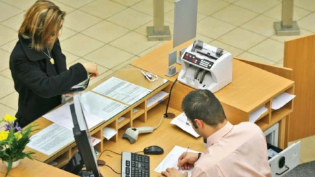 Dobânda zero toacă economiile românilor: comisioane mult peste randament la marile bănci din sistem - ANALIZĂ
