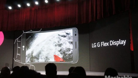 CES 2014 - LG a prezentat primul smartphone cu ecran flexibil VIDEO