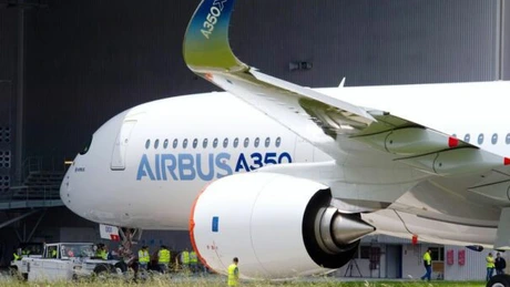 Cel mai nou avion de la Airbus, expus la Singapore Airshow. FOTO