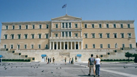 Trei sferturi din greci doresc să rămână în zona euro - sondaj
