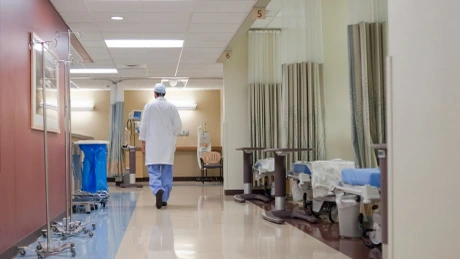 Medicii vor primi 50% din banii pe tratarea pacienţilor în regim privat, în spitale publice
