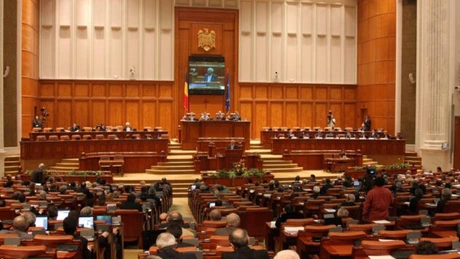 Parlamentul se reuneşte pentru rectificarea bugetară. Majorarea cu 40% a punctului de pensie - principalul amendament