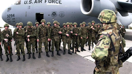 NATO trebuie să trimită trupe în Europa de Est şi să ignore obiecţiile Rusiei - Ministrul polonez al apărării