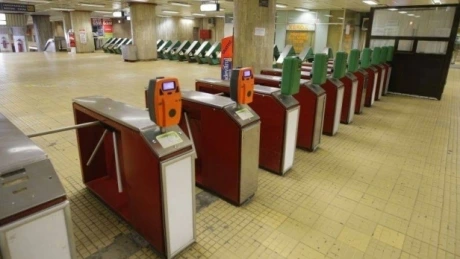 Vânzarea cartelelor unice de metrou şi  RATB ar putea reîncepe într-o lună
