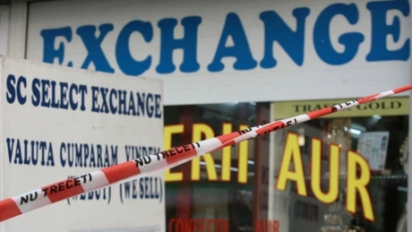 Jaf la o casă de amanet. Hoţii au furat două kilograme de aur şi bani