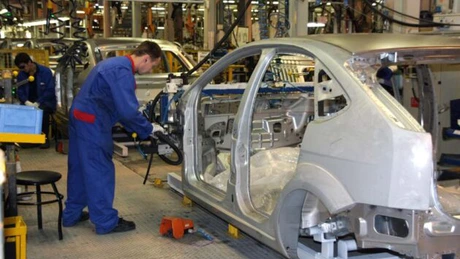 Ford concediază 30% din cei 2.267 de angajaţi ai fabricii de la St. Petersburg