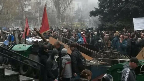 Ucraina: Manifestanţi proruşi au ocupat Primăria din Mariupol