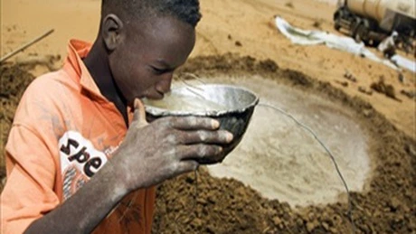 Sute de milioane de oameni continuă să nu aibă acces la apă potabilă şi la electricitate