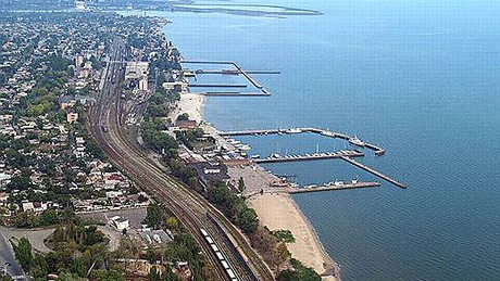 Rusia încearcă să blocheze dinspre mare oraşul-port Mariupol - oficial SBU
