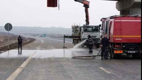 Opt din cei 22 kilometri ai autostrăzii Nădlac-Pecica sunt aproape finalizaţi