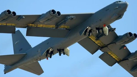 SUA foloseşte pentru prima oară împotriva Statului Islamic un bombardier strategic B-52