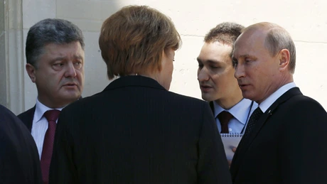 Petro Poroşenko şi Vladimir Putin au discutat telefonic despre criza din estul Ucrainei