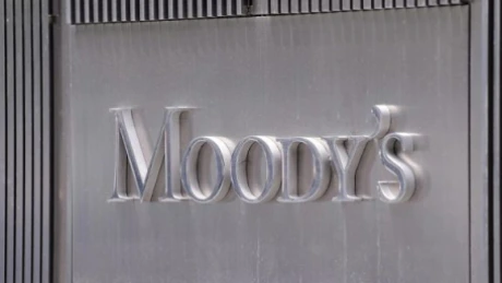 Moody's a plasat ratingul Vodafone sub revizuire pentru o posibilă retrogradare