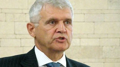 Din poziţia de consilier al lui Isărescu, cel mai bogat bancher se ocupă de integrarea României în Uniunea Bancară Europeană
