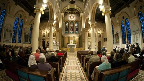 Imigranţii români şi polonezi contribuie la creşterea numărului de enoriaşi din Marea Britanie