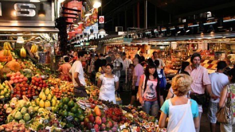 Turiştii europeni călătoresc mai ales pe vechiul continent