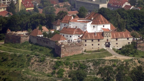 Aro Palace vrea să vândă Cetatea Braşovului cu patru milioane de euro