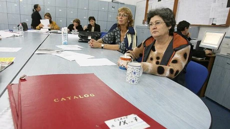 Noua grilă de salarizare: 5.700 de lei pentru un profesor cu vechime, 14.000 de lei pentru un judecător - Romania TV