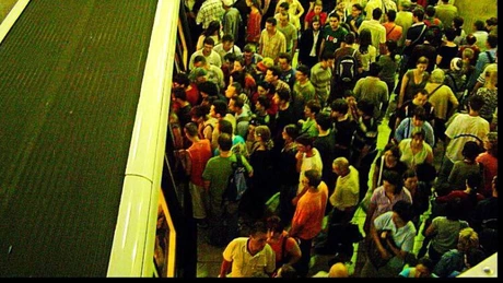 Defecţiune la metrou. Mii de călători, blocaţi între staţii
