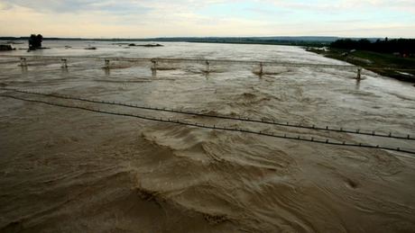 Inundaţiile care au afectat România în 2014:  pierderi de vieţi omeneşti şi daune de milioane de euro - retrospectivă