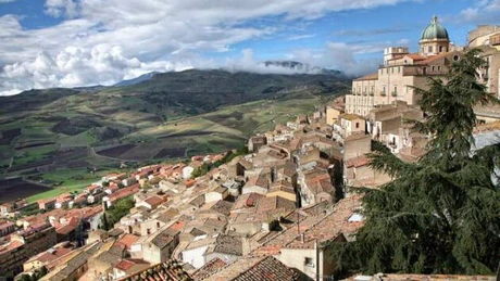 Un sat din Italia vinde case la preţul de 1 euro