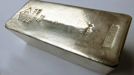 Preţul argintului a crescut cu 50% de la începutul anului şi a depăşit pragul de 21 dolari pe uncie- analiză Saxo Bank