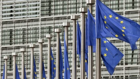 CE anunţă un plan pentru mobilizarea a 315 miliarde de euro pentru investiţii în Europa